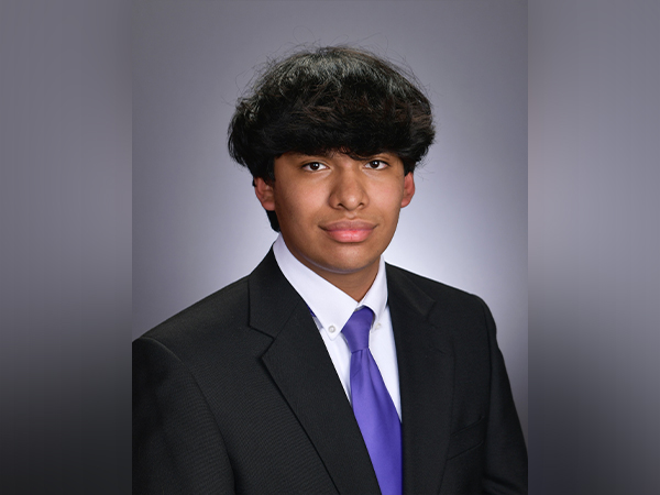 Connecting Community Through Language and Leadership: Meet Roberto Coronel Ramirez ‘26 Photo