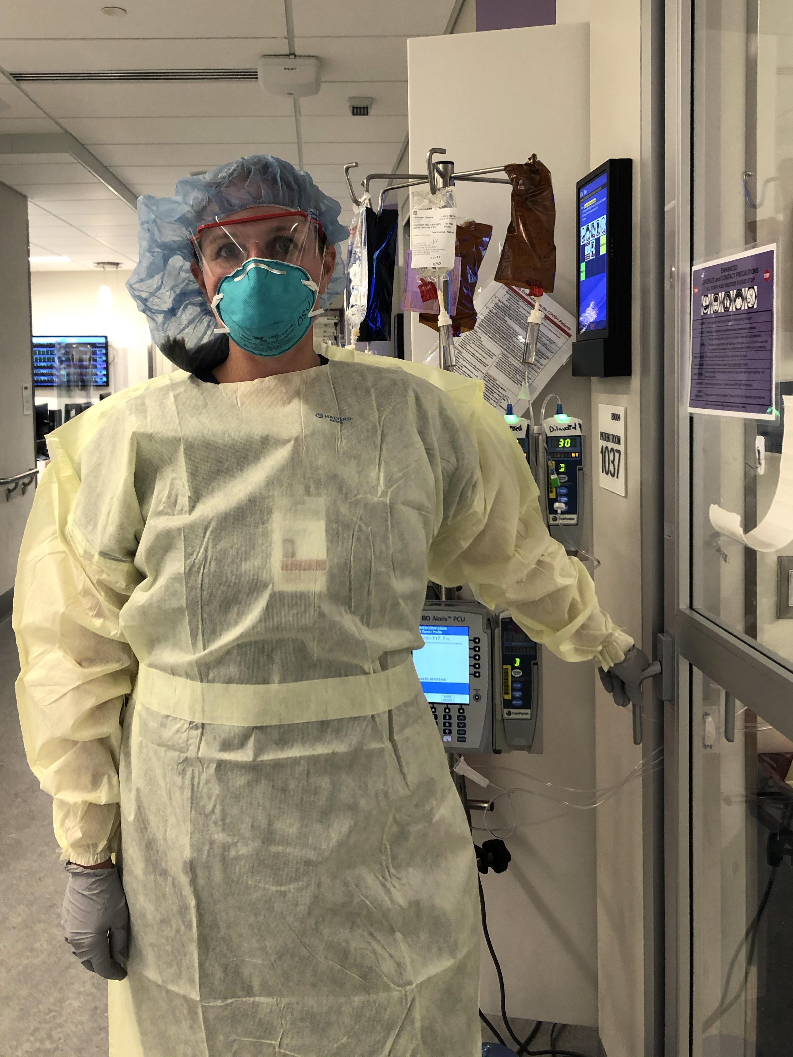 Lisa (Wahlrab) Walsh '05 in full PPE treats COVID-19 patients at The Ohio State University Wexner Medical Center ICU.